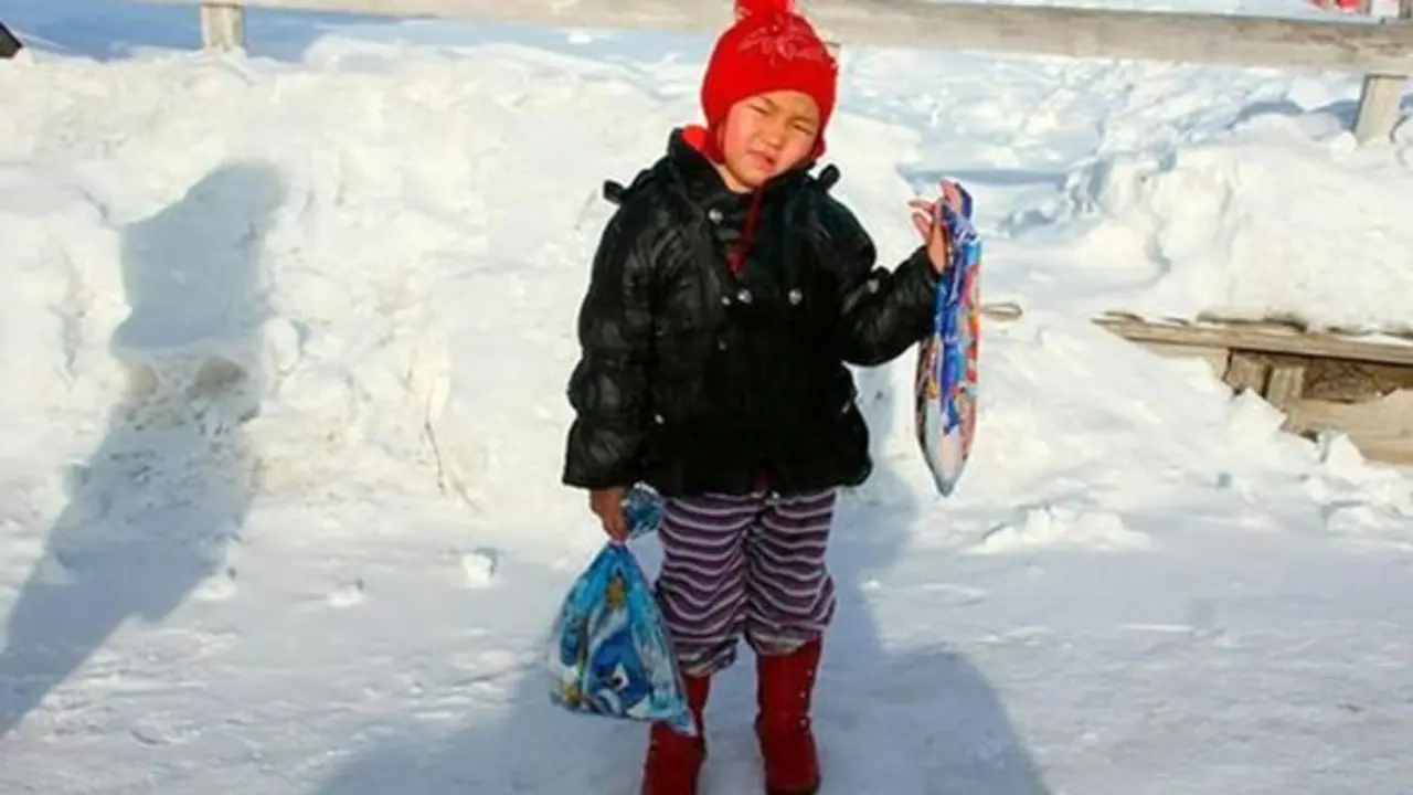 nena-siberiana-salvo-a-la-abuela-1920