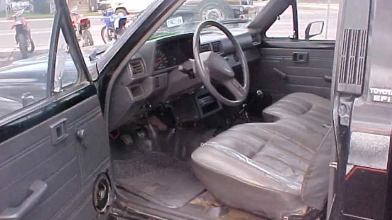 toyota-pickup-interior-5