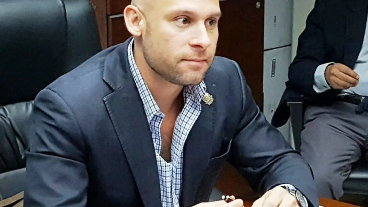 Vel&aacute;squez Parker