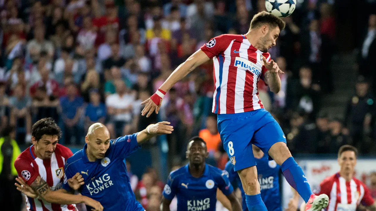 Atletico Madrid's midfielder Saul Niguez goes up for a header during the UEFA Champions League quarter final first leg football match Club Atletico de Madrid vs Leicester City at the Vicente Calderon stadium in Madrid on April 12, 2017. / AFP PHOTO / CURTO DE LA TORRE