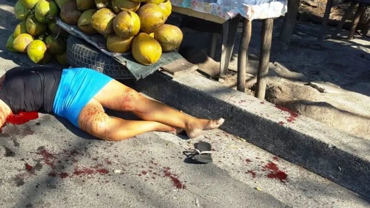 Muerta en plaza Los Cocos