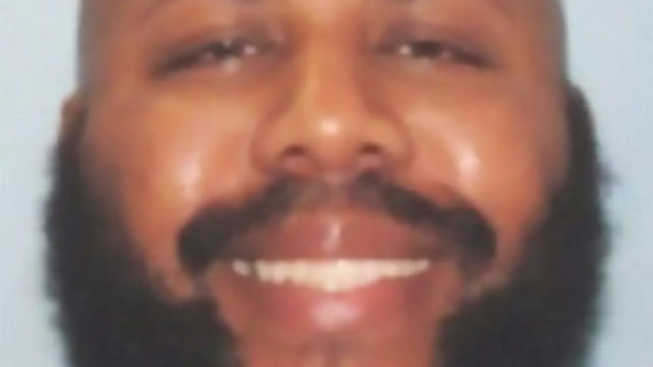 This handout photograph obtained April 17, 2017 courtesy of the Cleveland Police shows Steve Stephens who police are searching for after authoritites said Stephens had murdered a man live on Facebook in the US state of Ohio. 
Officials in the city of Cleveland said the suspect, 37, shot his 74-year old victim at random -- a cold-blooded killing which was livestreamed on the internet.  / AFP PHOTO / AFP PHOTO AND CLEVELAND POLICE / CLEVELAND POLICE / XGTY  == RESTRICTED TO EDITORIAL USE  / MANDATORY CREDIT:  "AFP PHOTO / CLEVELAND POLICE" / NO MARKETING / NO ADVERTISING CAMPAIGNS /  DISTRIBUTED AS A SERVICE TO CLIENTS  ==
