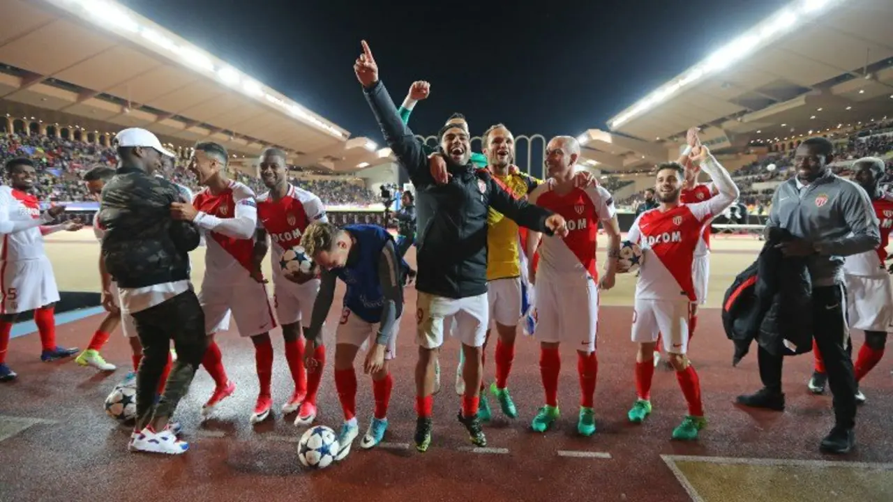 Los jugadores de M&oacute;naco festejan el pase a semifinales de Champions