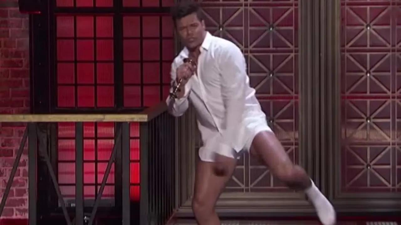 Ricky Martin imit&oacute; a Tom Cruise y apareci&oacute; en boxer