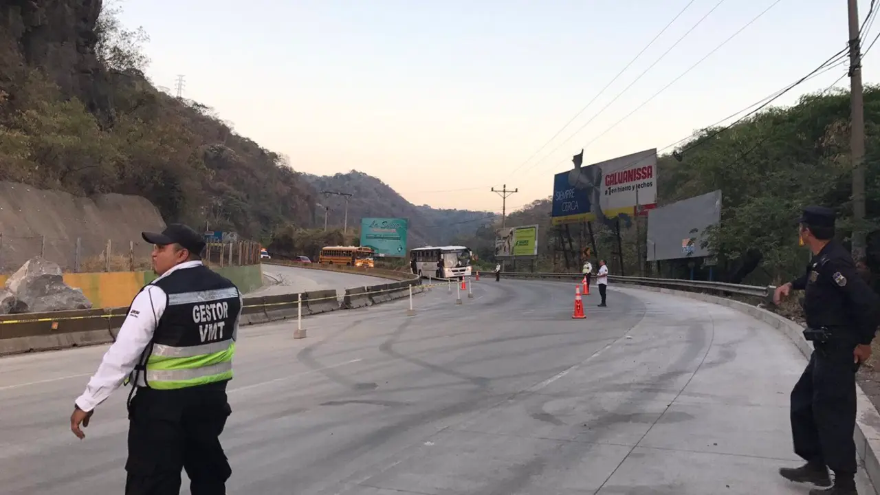 Paso restringido por carretera a Los Chorros