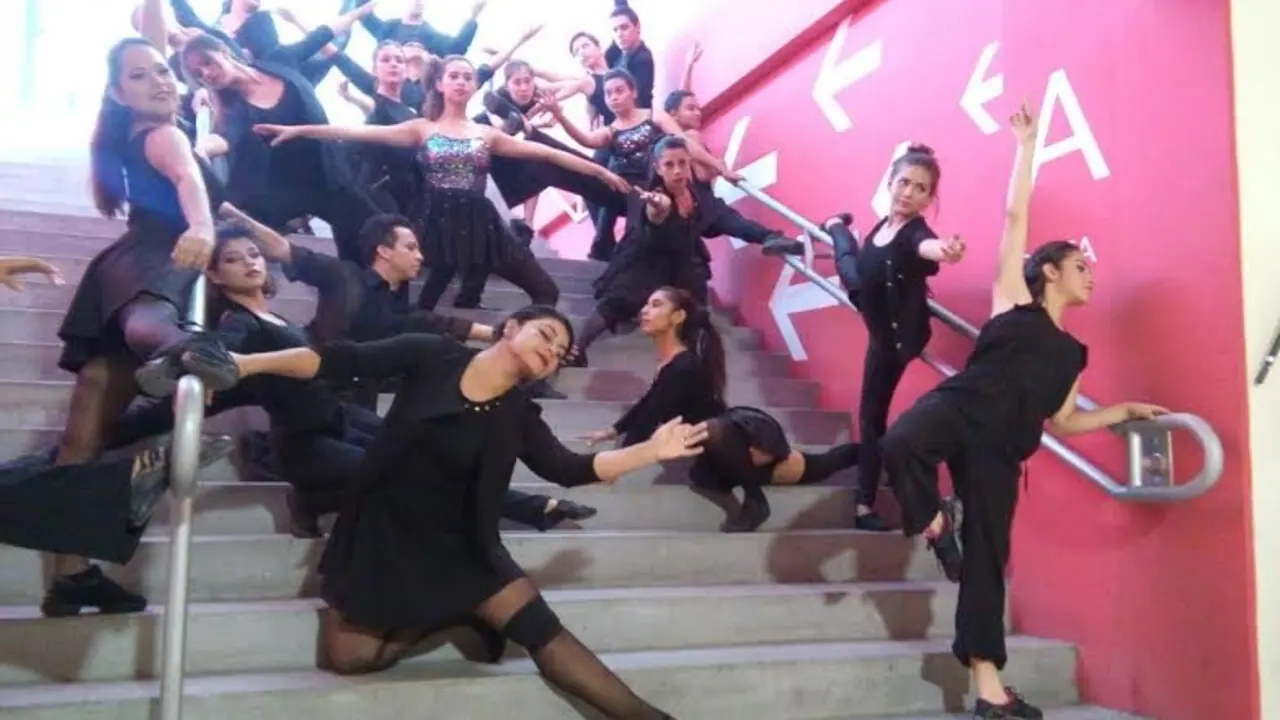 Presentaci&oacute;n de la Escuela Nacional de Danza en estaciones del Sitramss