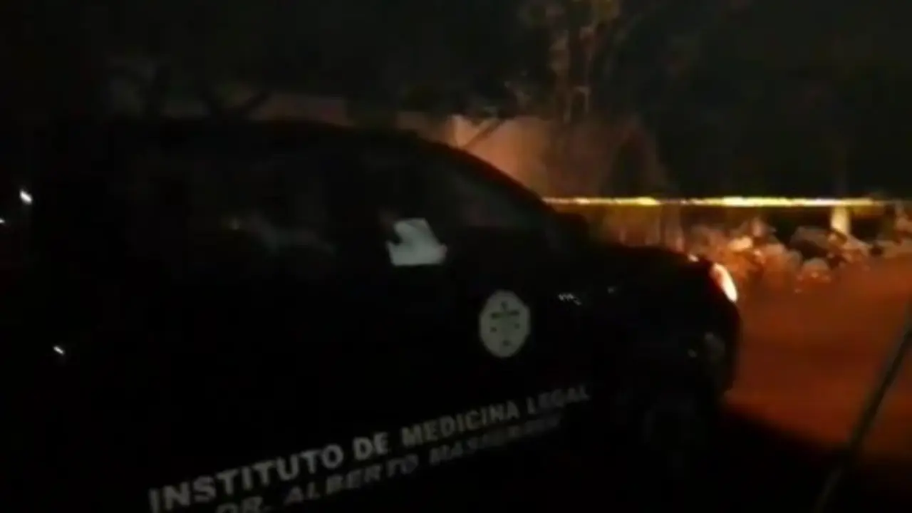Medicina Legal ingresando a escena de homicidio de Aguilares.