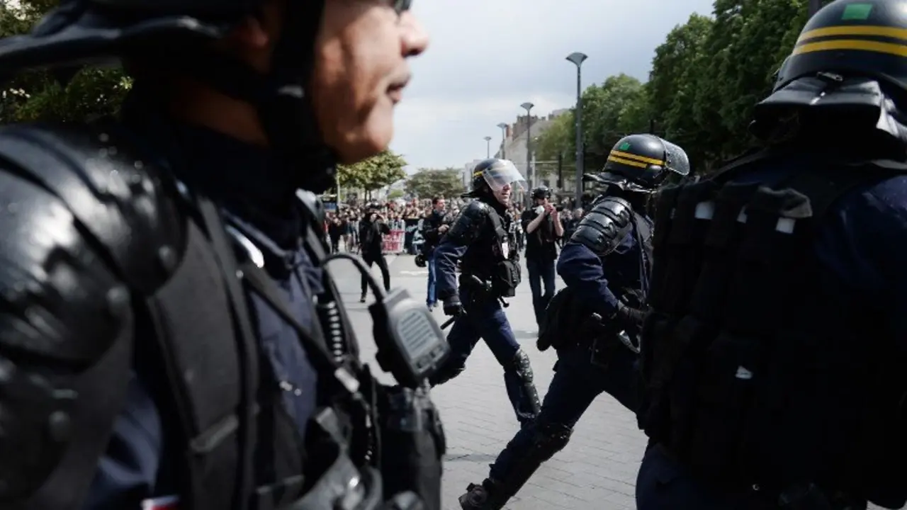 Polic&iacute;as de Francia durante una manifestaci&oacute;n