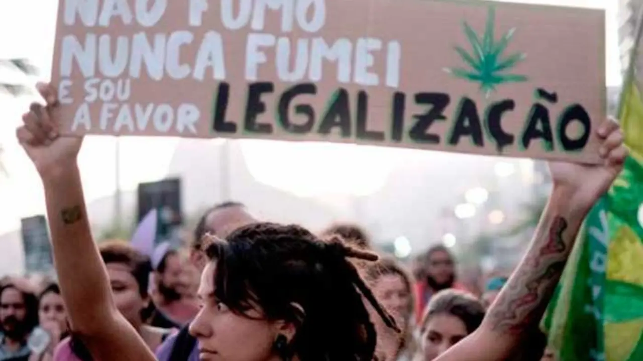 Piden legalizaci&oacute;n de la marihuana en Brasil