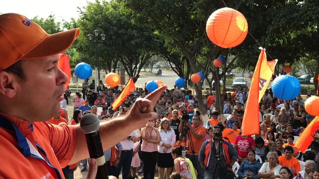 Guillermo Gallegos en un mitin de GANA