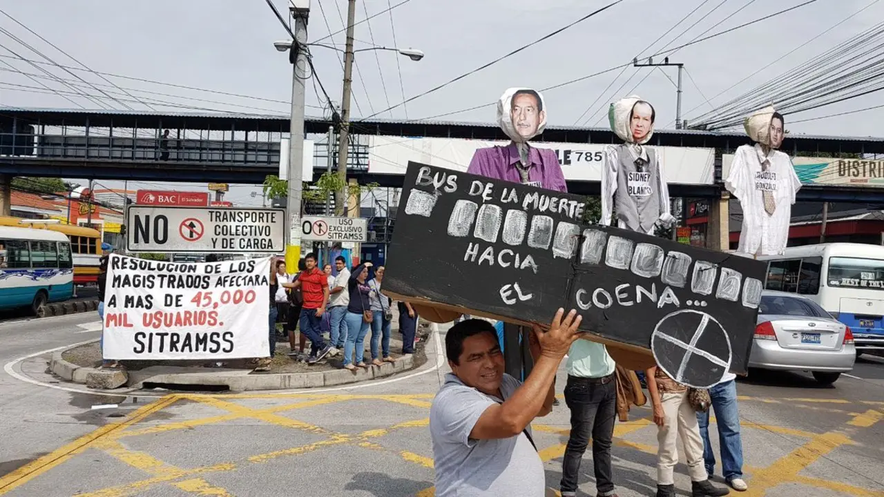 Protesta en apoyo al Sitramss