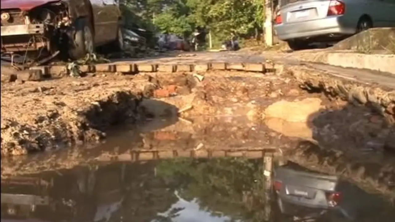 Deslaves en comunidad Las Lajas de la colonia Escal&oacute;n