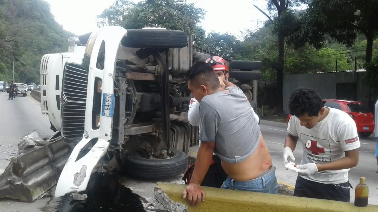Accidente de tr&aacute;nsito en carretera a Los Chorros