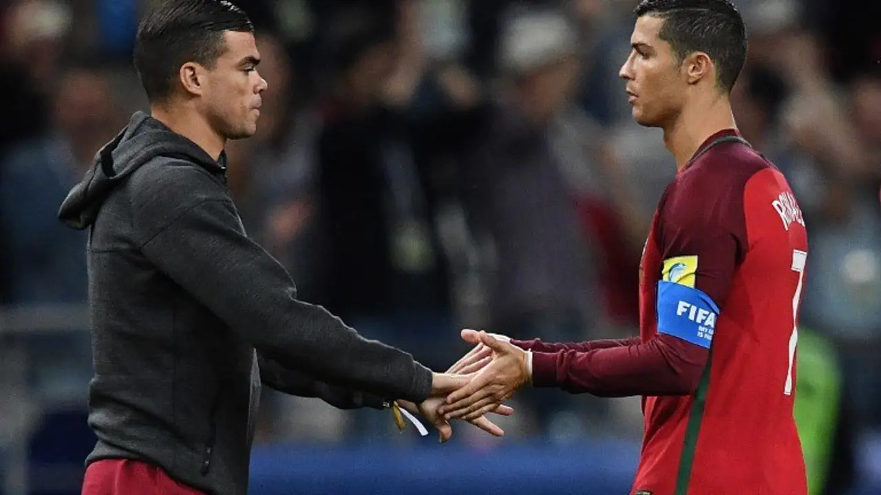 Portugal's defender Pepe (L) and Portugal's forward Cristiano Ronaldo react after being defeated in the 2017 Confederations Cup semi-final football match between Portugal and Chile at the Kazan Arena in Kazan on June 28, 2017. / AFP PHOTO / Kirill KUDRYAVTSEV
