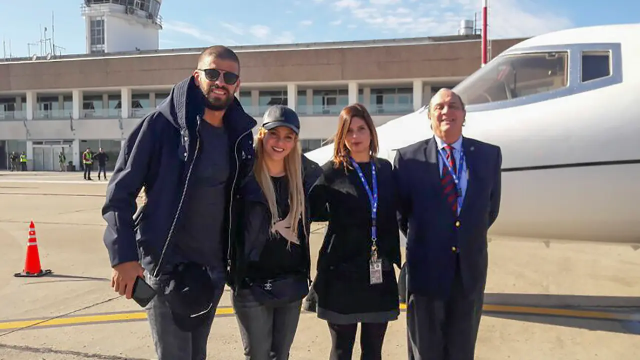 Gerard Pique y Shakira llegan a la boda de Lionel Messi