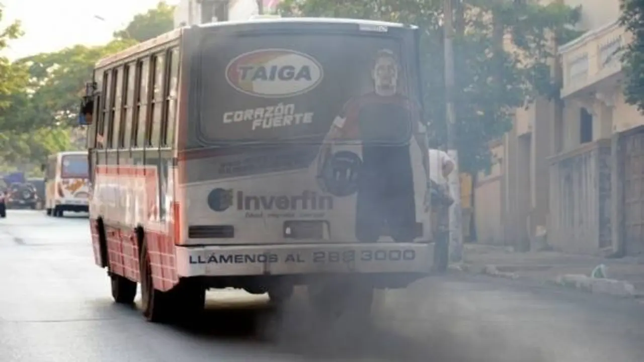 la-mitad-de-los-buses-de-la-linea-40-no-supero-la-prueba-de-humo-negro-_595_368_1436__destacado