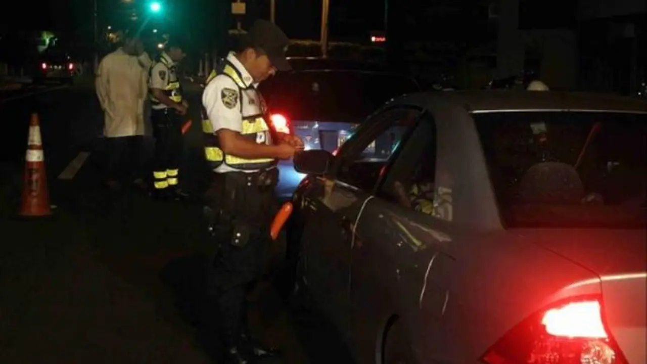 Ret&eacute;n policial