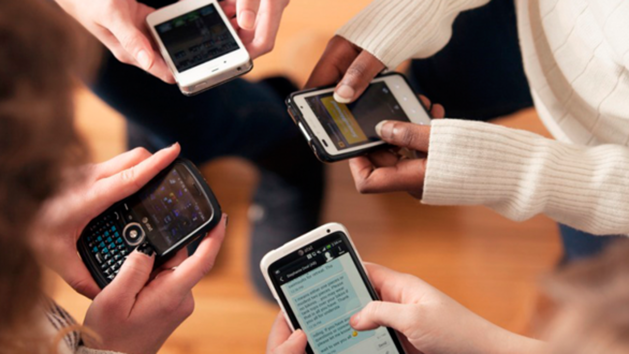 People-Texting-620-x-330