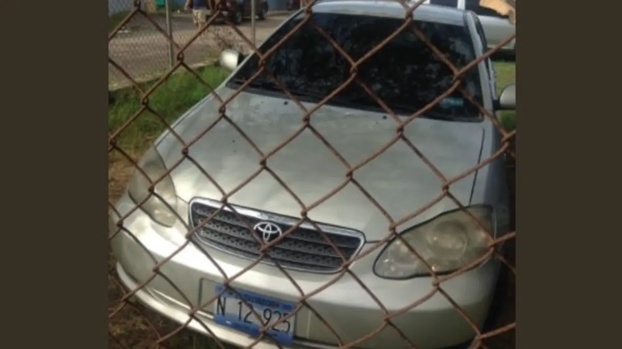 Carro nacional en Utila