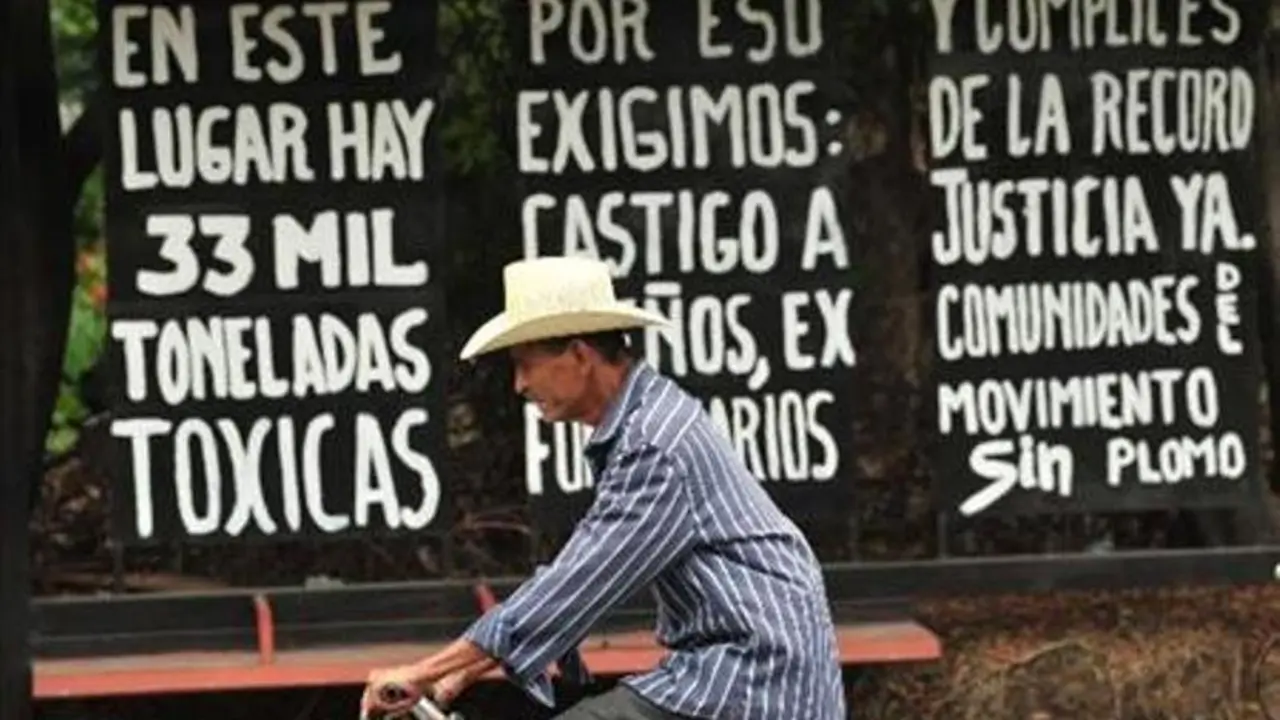 cartel_33_ton_plomo_baterias