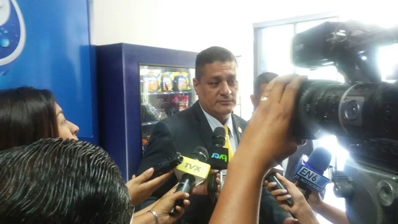 Salvador Mart&iacute;nez