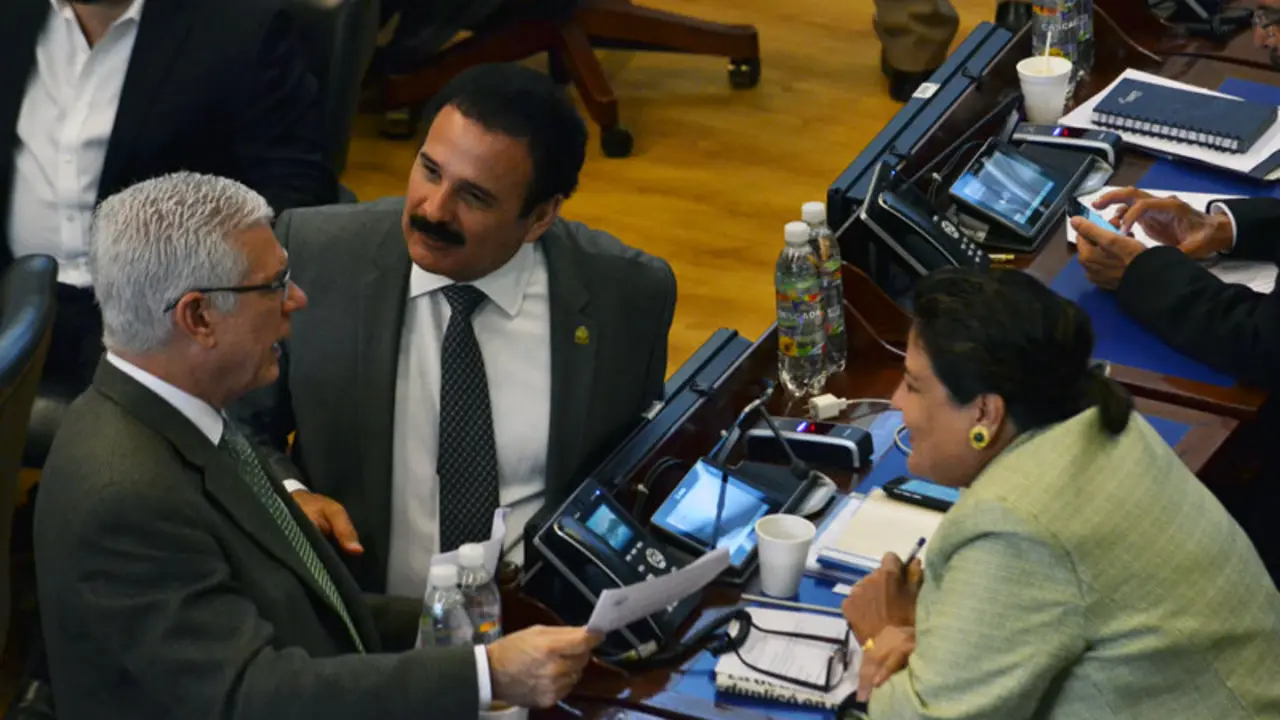 Rodolfo-Parker,-Margarita-Escobar.-Francis-Zablah