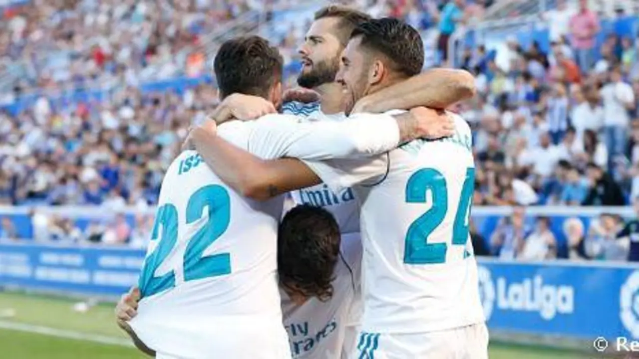 Jugadores del Real Madrid celebran un gol