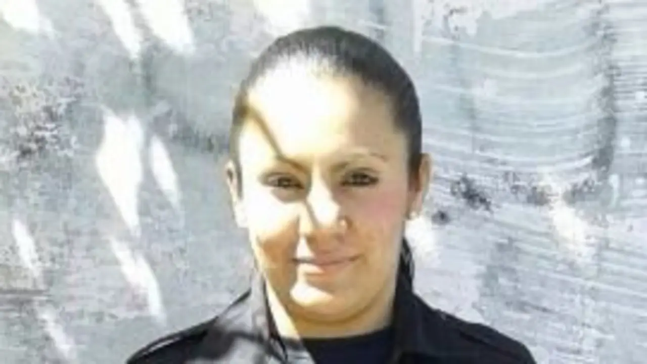 Mujer polic&iacute;a