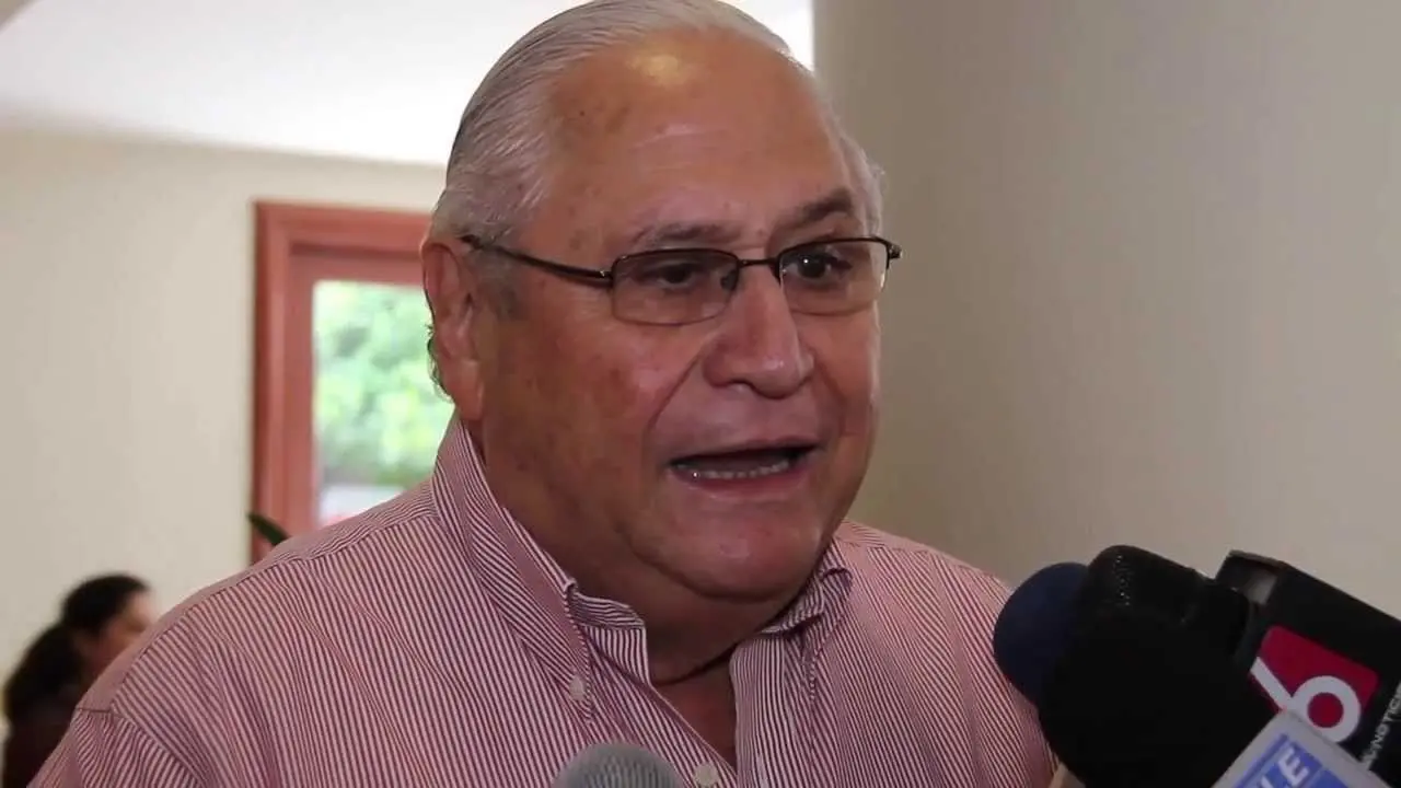 Armando Calder&oacute;n Sol