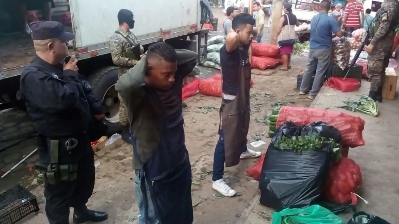 Operativo en parque y mercado Col&oacute;n