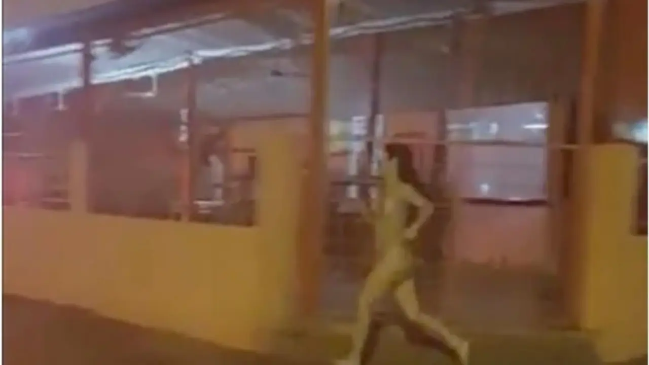 mujer corre desnuda paraguay