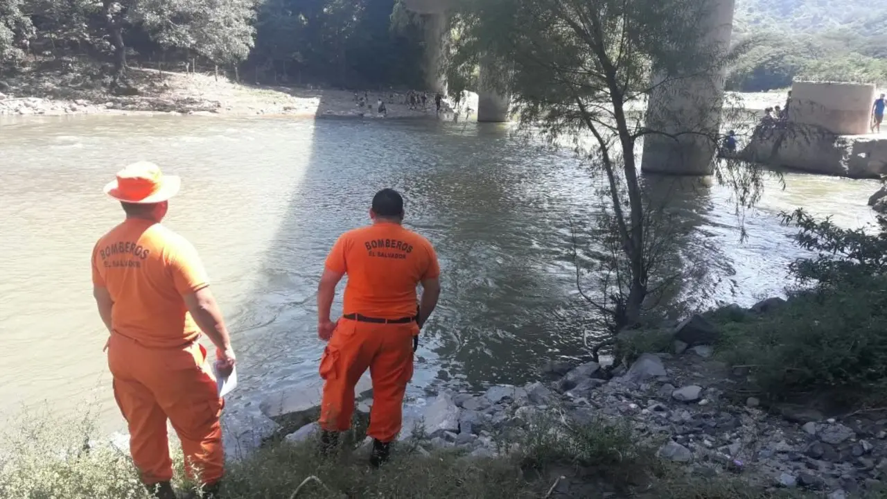 Rescate de joven en Santa Rosa Guachipilin