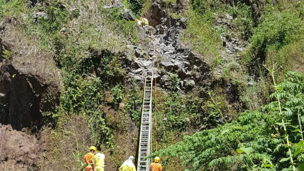 Vela-Pared&oacute;n-Lolotique