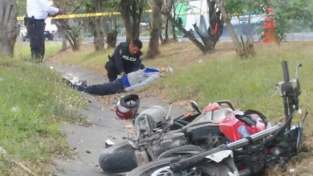 Motociclista fallecido