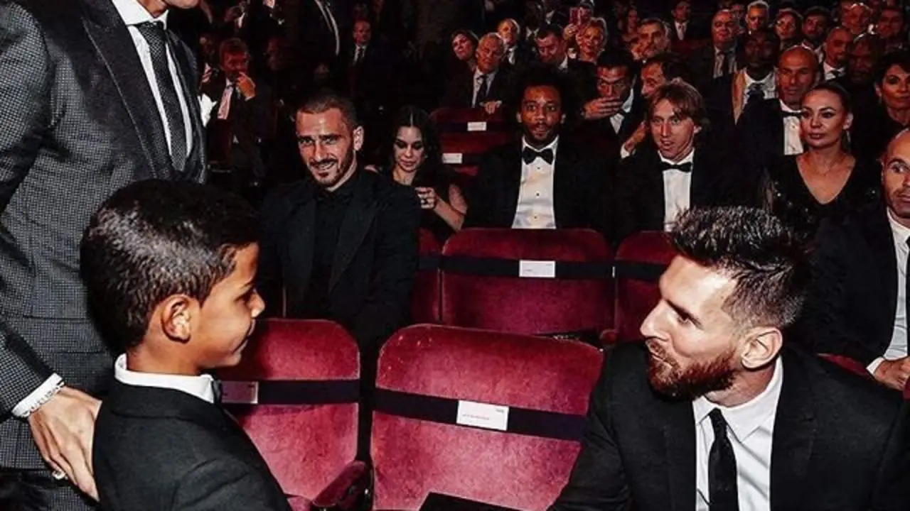 Cristiano Jr con Lionel Messi