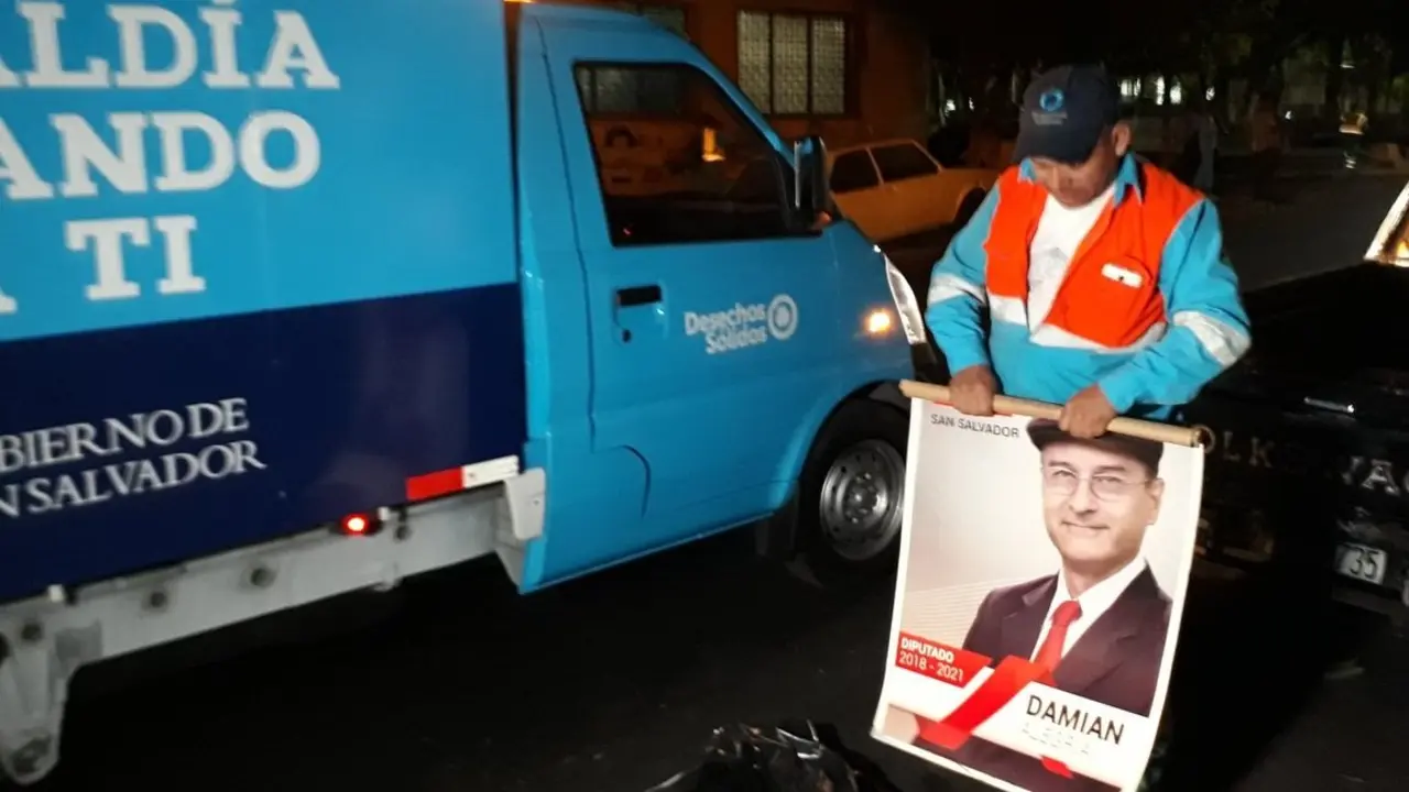 Retiro de propaganda por parte de la Alcald&iacute;a de San Salvador