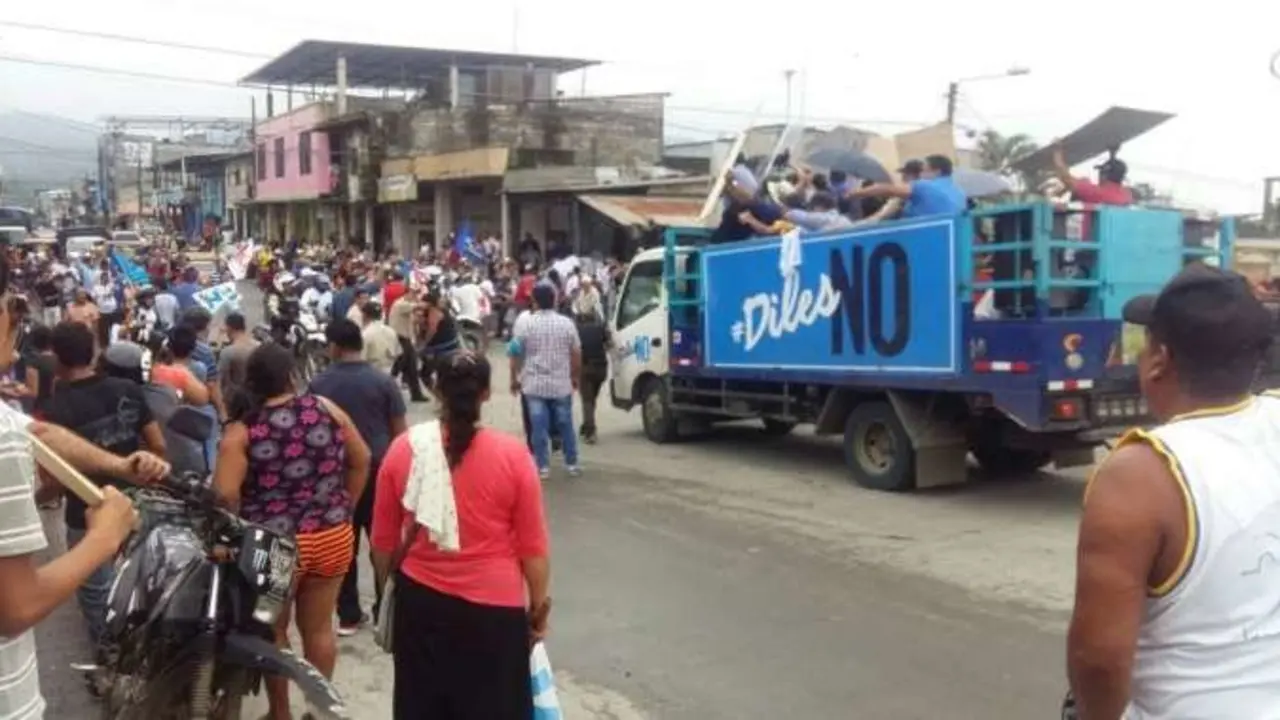 Manifestantes contra Rafael Correa