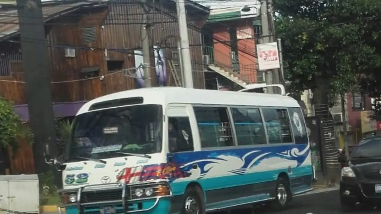 asesinato microb&uacute;s