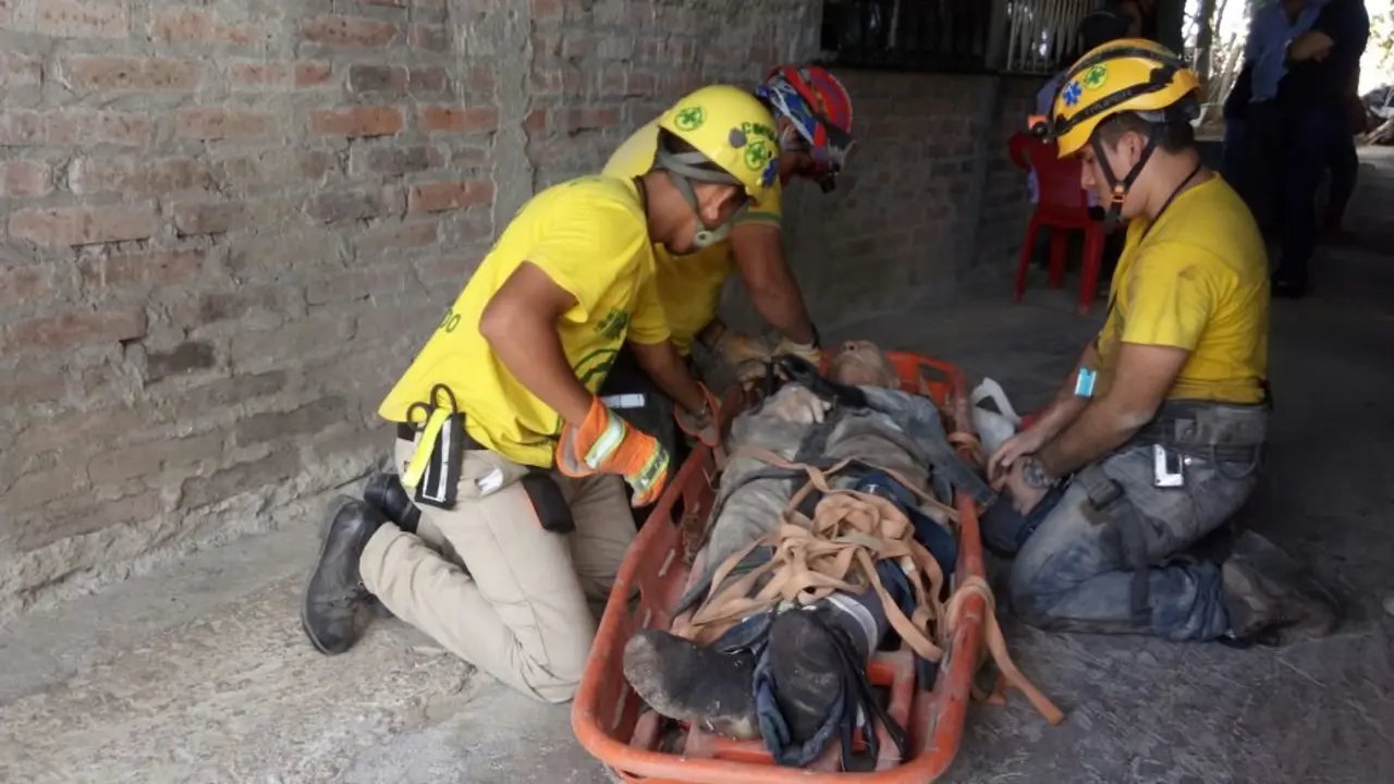 Rescate de hombre en Ilopango