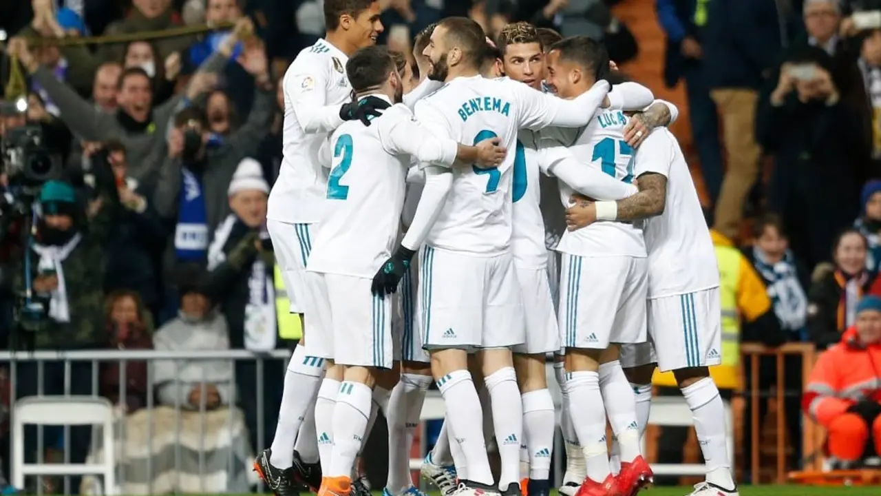 Jugadores del Real Madrid celebran un gol