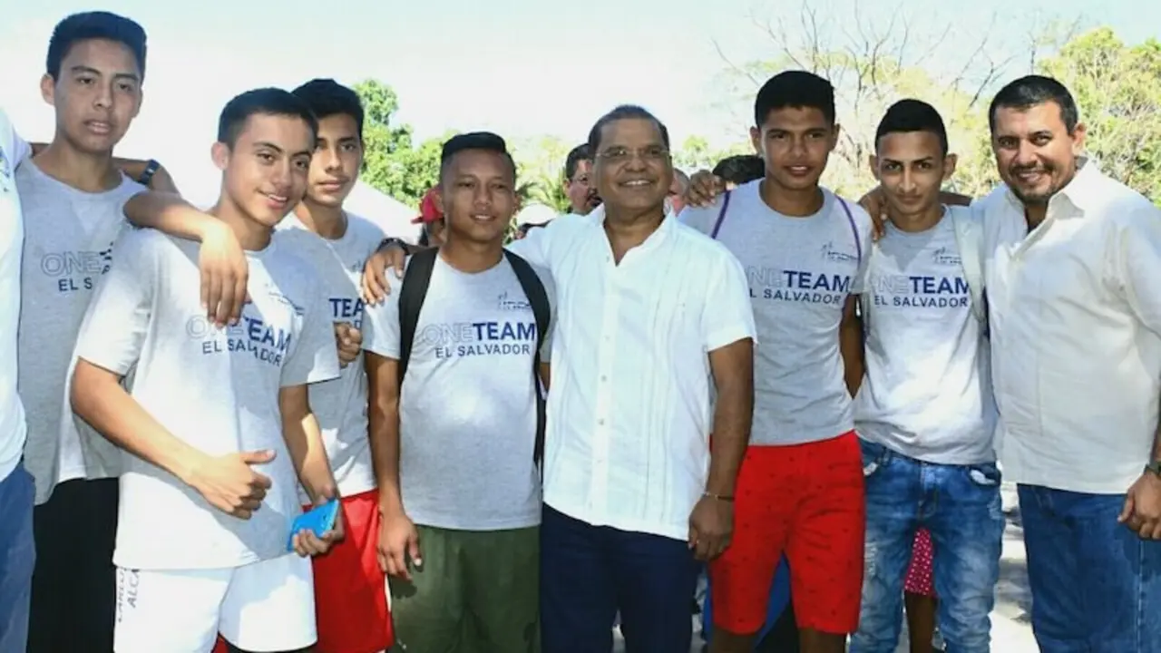 Oscar Ortiz y emprendedores