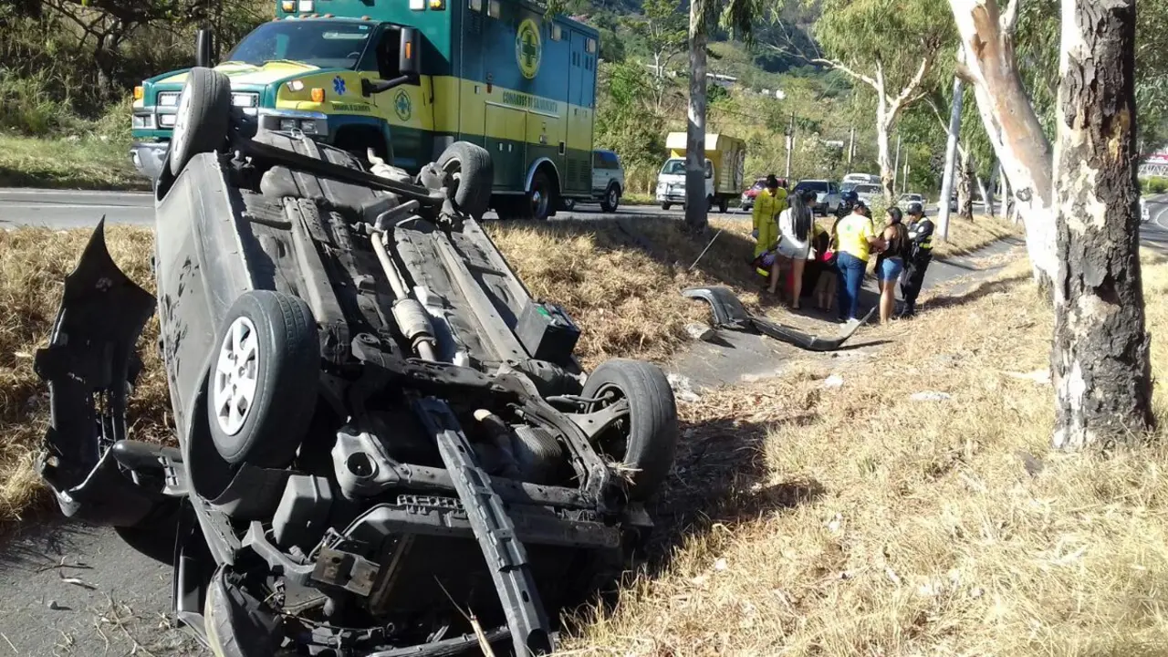 Accidente de tr&aacute;nsito en carretera a Comalapa