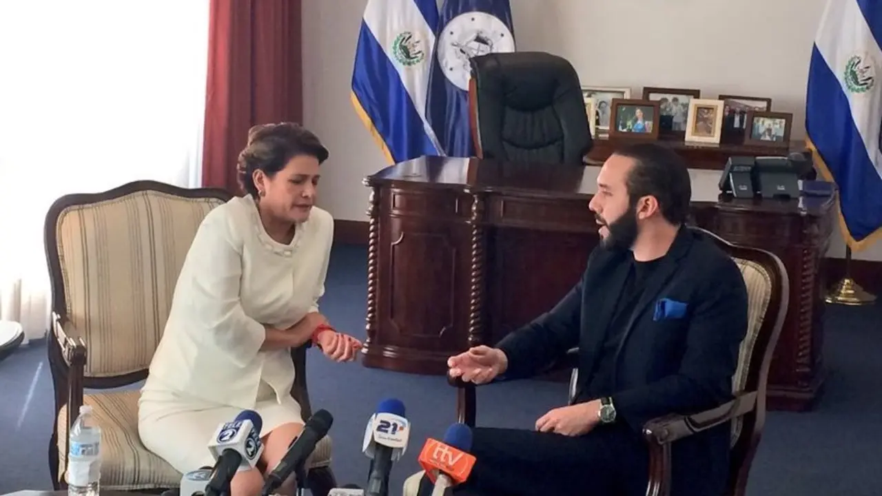 Jackeline Rivera con Nayib Bukele
