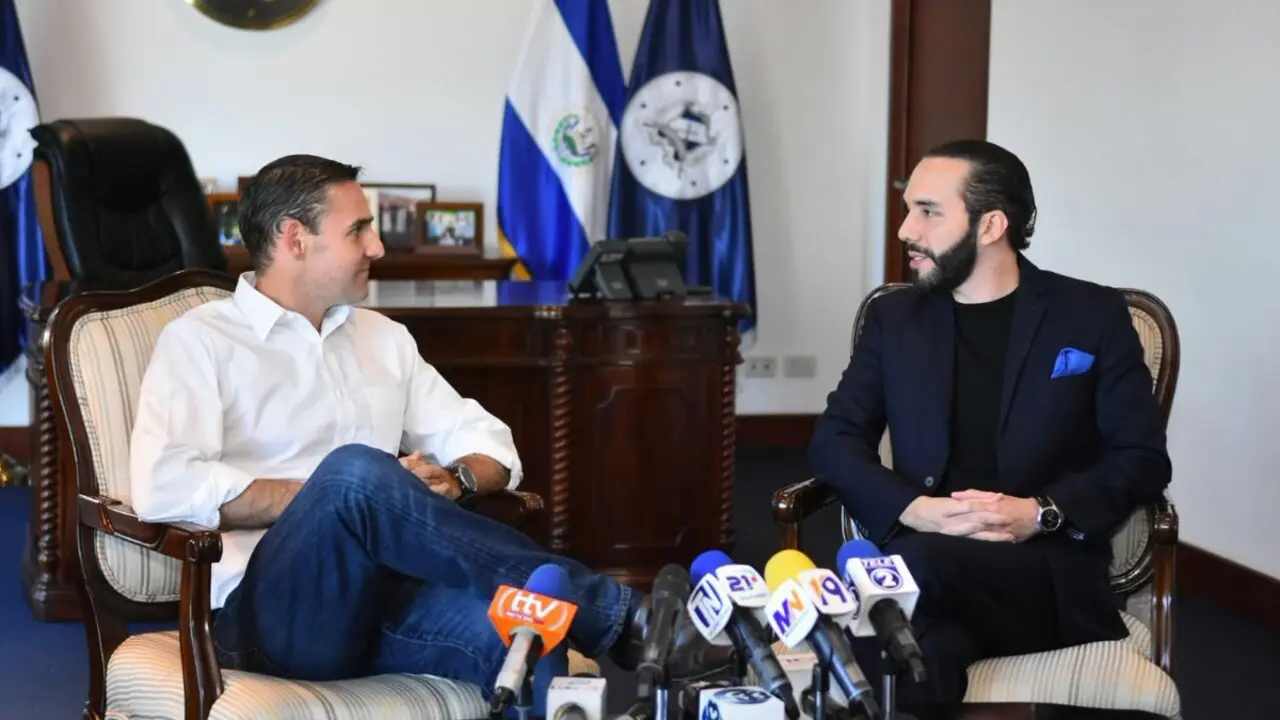 Reuni&oacute;n Muyshondt y Nayib Bukele.
