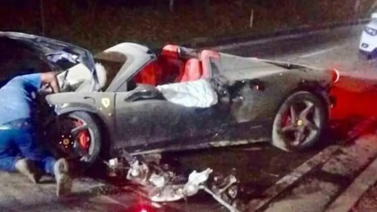 Ferrari choca en carretera a Santa Tecla