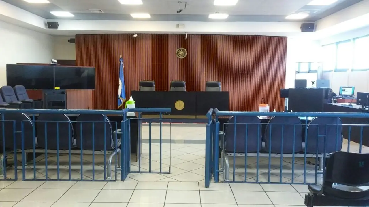 Sala vac&iacute;a de tribunales