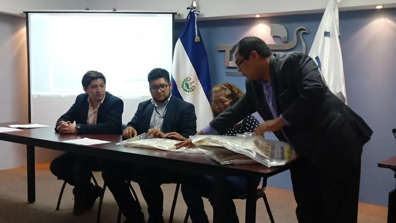 Verificaci&oacute;n de papeletas de Guadalupe, San Vicente