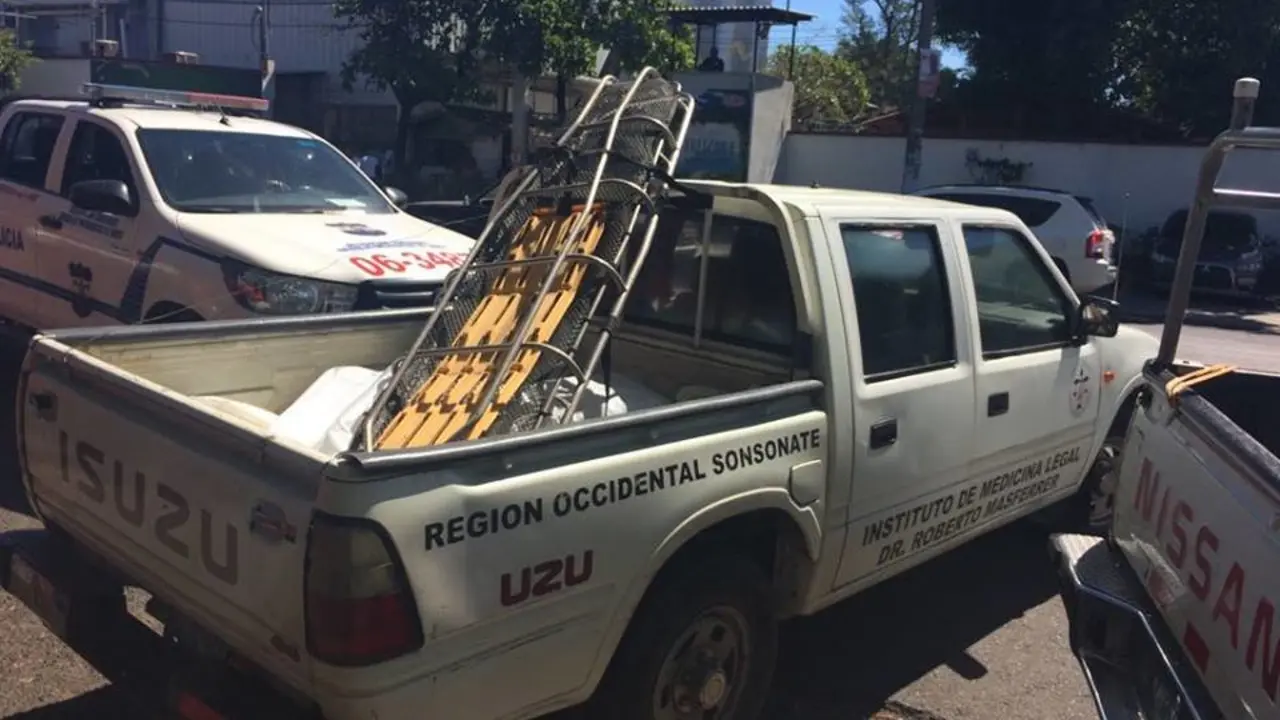 Hombre se lanza de puente en Sonsonate