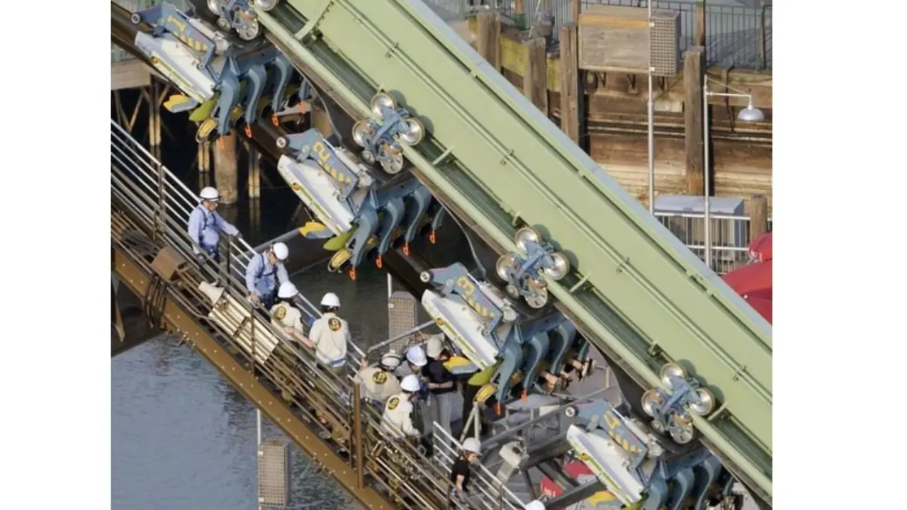 atrapados monta&ntilde;a rusa