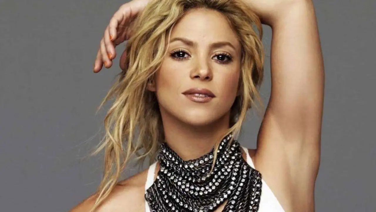 shakira-collar_15_970x597